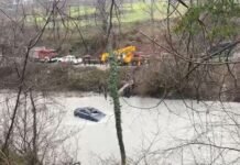 Makina ra në përrua në Klos, identifikohet drejtuesi i mjetit që rezulton i humbur