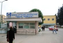 Skandal në spital! Mjeku qëllon kryeinfermieren