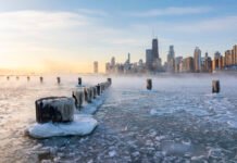 I ftohti ekstrem përfshin SHBA-në, temperaturat arrijnë në -46°C. Rreth 220 milionë njerëz të prekur nga stuhia dimërore