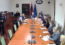 Nisin ndryshimet në tekstet shkollore