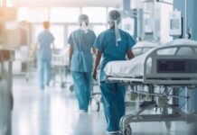 Një i plagosur me thikë paraqitet në një spital privat në Tiranë