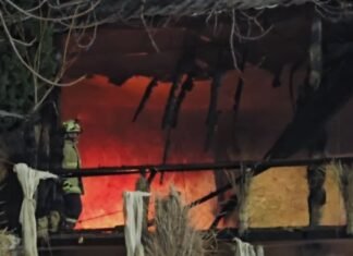 Zjarr në Lungomare, përfshihet nga flakët një lokal – rrezikohen ndërtesat përreth