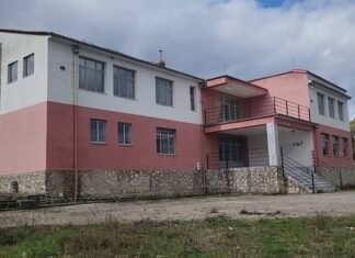 Emigrimi/ Mbyllet shkolla