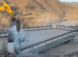 Bllokimi i Librazhd-Prrenjas, furgonat shtrenjtojnë çmimin e biletës deri 40%