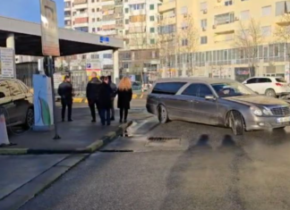 U asfiksuan nga monoksidi i karbonit/ Mbërrijnë në atdhe trupat e pajetë të familjes Kola