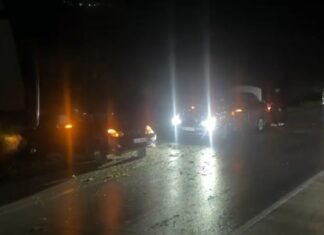 Aksident në aksin Peqin–Elbasan, “Benz” përfundon në kanal pas përplasjes në Përparim