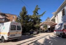 Juglindja 6 ditë e paralizuar/ Më shumë orë për të mbërritur në Tiranë, ankth dhe frikë për rastet emergjente shëndetësore, ambulancat ndjekin rrugën nga Moglica