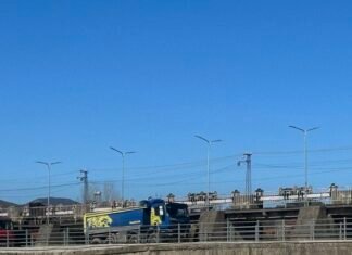 Bllokohet qarkullimi i mjeteve të rënda në Urën e Digës Çengelaj të Njësisë Administrative Shezë në bashkinë e Peqinit , vendim i menjëhershëm për sigurinë publike