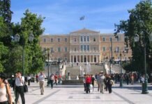 Ligji i ri grek për emigrantët: Çfarë pritet të ndodhë me 84 mijë dosjet shqiptare?