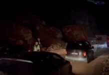 Rihapet pas shtatë orësh aksi kombëtar Librazhd–Prrenjas pas rrëshqitjes së masivit shkëmbor