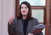 ‘E PAVËRTETË!’ Albana Koçiu ‘hedh poshtë’ lajmin për ndalimin e qarkullimit me monopatina: Masa mbetet në fuqi