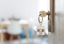 Jo vetëm apartamentet, edhe qiratë po bëhen të papërballueshme për vendasit e familjet e reja