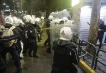 Deputeti i PD përfundon në spital, momenti kur goditet nga policia (VIDEO)