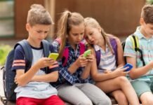 Metoda daneze që ndihmon fëmijët të shkëputen nga telefonat celularë