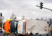 Aksident i rëndë në Gjermani/ Ambulanca përplas makinën teksa po transportonte pacienten