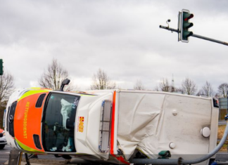 Aksident i rëndë në Gjermani/ Ambulanca përplas makinën teksa po transportonte pacienten