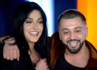 Motra e Gjestit në lot pasi dëgjon dedikimin për vëllain e tyre të ndjerë