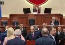 Kaos në Kuvend/ Himçi debat në foltore, ndërhyn Garda, ndërpritet seanca plenare për 5 minuta