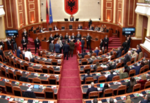 “Po mbroni vithet e Belindës”, Peleshi i heq fjalën Berishës, tensione në Kuvend