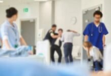 Sherr në spitalin e Lushnjës, punonjësi rreh mjekun: E thërriste gruan infermiere orar pa orar në punë!