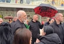 “O hajdut”, Rama përplaset me qytetarë pas daljes nga mbledhja në Durrës: Ju jeni PD, s’keni lidhje