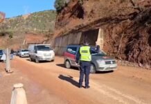 Vështirësohet situata tek ‘Arrat e Gurrës’ në aksin Librazhd-Pogradec. Ndalohet qarkullimi për autobusët dhe mjetet e tonazhit të rëndë
