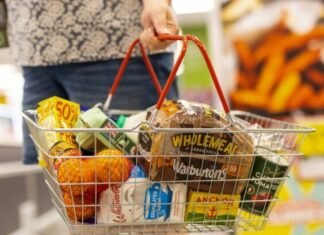 Shporta e inflacionit/ Ulen shpenzimet për veshje e mobilim, rriten për digjitalizimin dhe financat