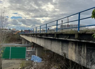 Tragjike në Tiranë/ I riu hidhet nga ura në Unazën e Madhe, humb jetën