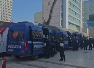 Protesta e PD-së, autobote uji dhe 1500 policë gati, bllokohet zona që te Ministria e Drejtësisë