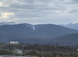 Përfshihet nga flakët masivi pyjor në Kukës, era favorizon përhapjen e flakëve