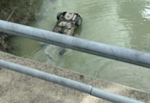 Makina del nga rruga dhe përfundon në liqenin e Banjës, shoferi shpëton mrekullisht