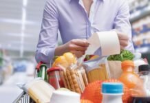 Shtrenjtimi i kostos së jetesës, konsumatorët po rendin drejt çmimeve të lira