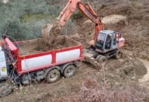 Rrëshqitjet e dheut bllokojnë rrugën e Tudanit, bashkia Elbasan: Do të ndërhyhet!