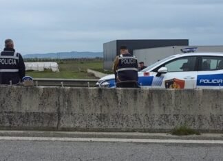 Aksident në Lushnjë / Automjeti përplas 43-vjeçarin që lëvizte me biçikletë (EMRI)