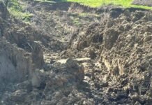 Dhjetëra familje të izoluara në Elbasan/ Rruga Tudan–Kryezjarr e bllokuar prej muajsh, ndërhyrjet dështojnë për shkak të rrëshqitjeve