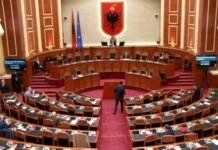 Në Parlament po flitet për hallet e qytetarëve, por ministrat “zhduken” (edhe shumica e deputetëve)