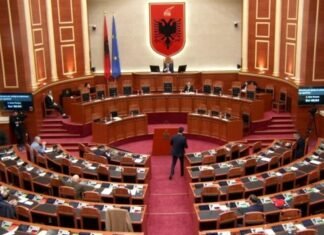 Në Parlament po flitet për hallet e qytetarëve, por ministrat “zhduken” (edhe shumica e deputetëve)