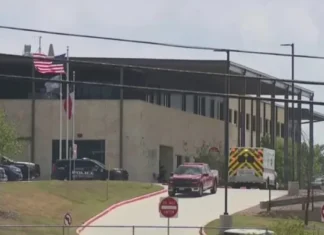 Ngjarje e rëndë në Maqedoninë e Veriut. Nxënësi 15-vjeçar qëllon mësuesen në një shkollë, më pas edhe veten