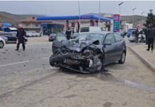 Makinat u përplasën “kokë më kokë” në Korçë-Maliq, humb jetën një punonjës i Policisë së Burgjeve