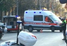 Aksident me vd*kje pranë gjykatës në Tiranë! Autoboti i “UKT-së” përplas gruan që lëvizte me motoçikletë