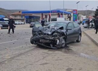Makinat u përplasën “kokë më kokë” në Korçë-Maliq, humb jetën një punonjës i Policisë së Burgjeve