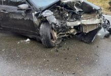 Aksident rrugor në aksin Gramsh–Kodovjat, 25-vjeçari përplaset me automjet