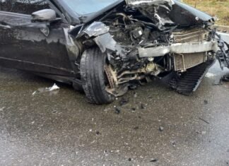 Aksident rrugor në aksin Gramsh–Kodovjat, 25-vjeçari përplaset me automjet