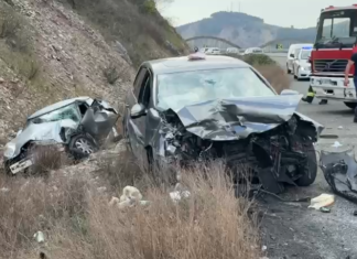 Përplasen 2 mjete në Rrugën e Kombit, 4 të plagosur në spital