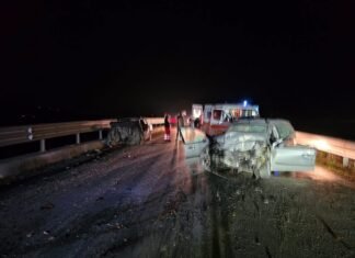 Aksident tragjik në Vlorë/ Dy të vdekur dhe një i plagosur nga përplasja e dy automjeteve