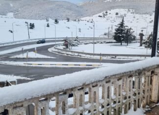 Rikthehet dimri! Dëbora “pushton” zonat malore të Elbasanit, deri në 25 cm trashësi në disa fshatra