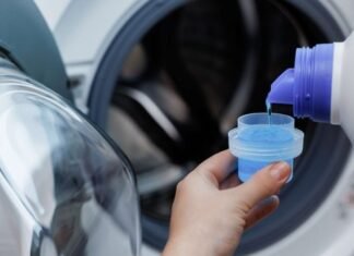 E paskemi ditur gabim, sa detergjent duhet vërtet për larjen e rrobave?