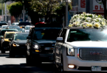 “Koka” e kartelit varroset në arkivol prej ari! Shoqërohet për herë të fundit trupi i El Menchos në masa të rrepta sigurie