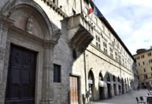 Shqiptari ra në pus teksa po mblidhte manaferra, gjykata dënon pronarin italian të tokës