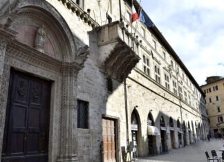 Shqiptari ra në pus teksa po mblidhte manaferra, gjykata dënon pronarin italian të tokës